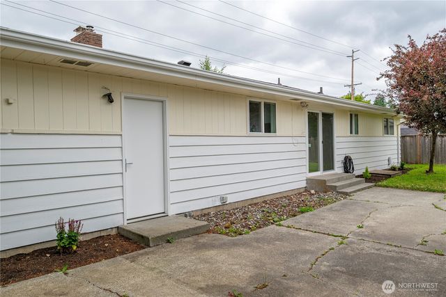 110 N Oak Harbor Road, Oak Harbor, WA 98277