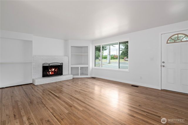 110 N Oak Harbor Road, Oak Harbor, WA 98277