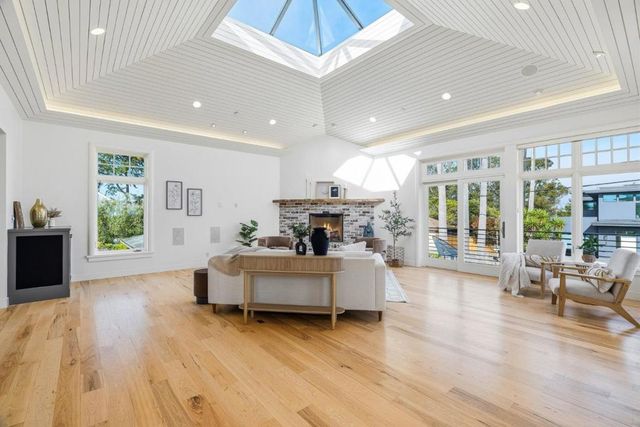 185 14th Avenue, Santa Cruz, CA 95062