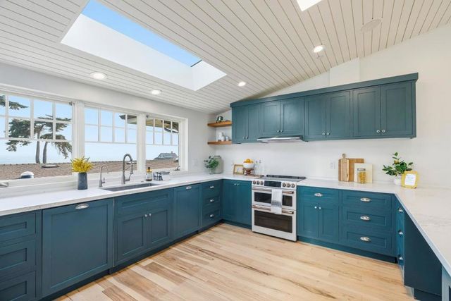 185 14th Avenue, Santa Cruz, CA 95062