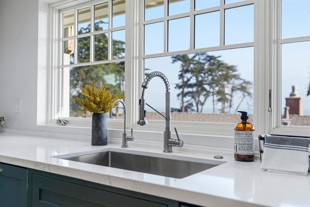 185 14th Avenue, Santa Cruz, CA 95062