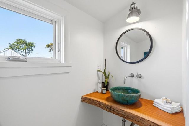 185 14th Avenue, Santa Cruz, CA 95062