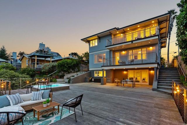 185 14th Avenue, Santa Cruz, CA 95062