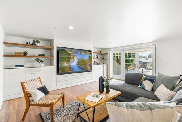 185 14th Avenue, Santa Cruz, CA 95062