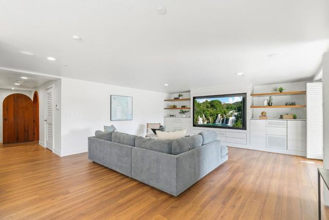 185 14th Avenue, Santa Cruz, CA 95062