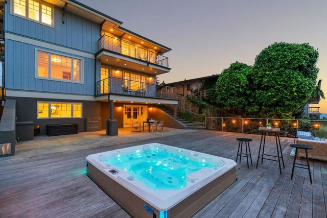 185 14th Avenue, Santa Cruz, CA 95062