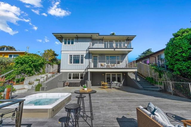 185 14th Avenue, Santa Cruz, CA 95062