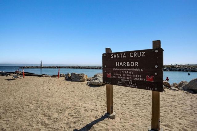 185 14th Avenue, Santa Cruz, CA 95062