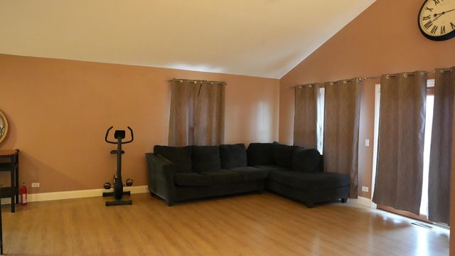 170 Inverness Court 2, Elk Grove Village, IL 60007