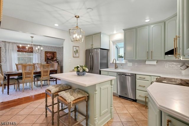 17 Frederick Pl, Hanover Twp., NJ 07927