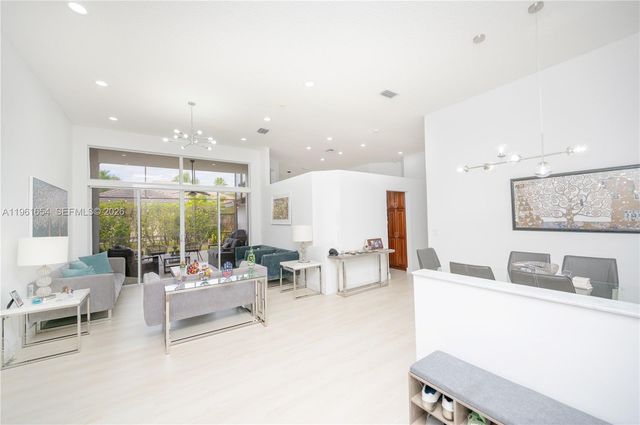 2621 Oakbrook Ln, Weston, FL 33332