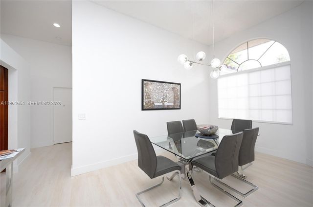 2621 Oakbrook Ln, Weston, FL 33332