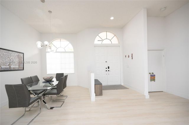 2621 Oakbrook Ln, Weston, FL 33332