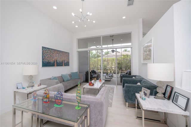 2621 Oakbrook Ln, Weston, FL 33332