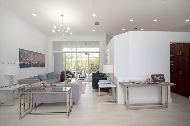 2621 Oakbrook Ln, Weston, FL 33332