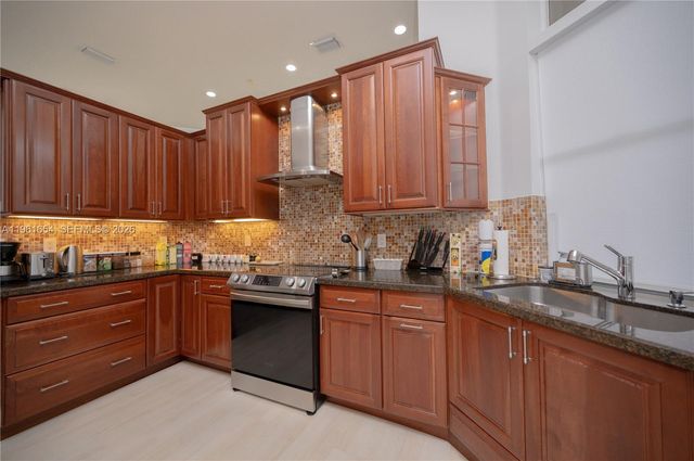 2621 Oakbrook Ln, Weston, FL 33332