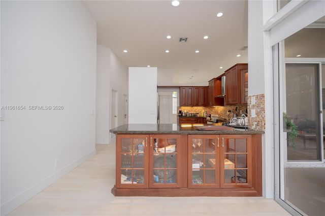 2621 Oakbrook Ln, Weston, FL 33332