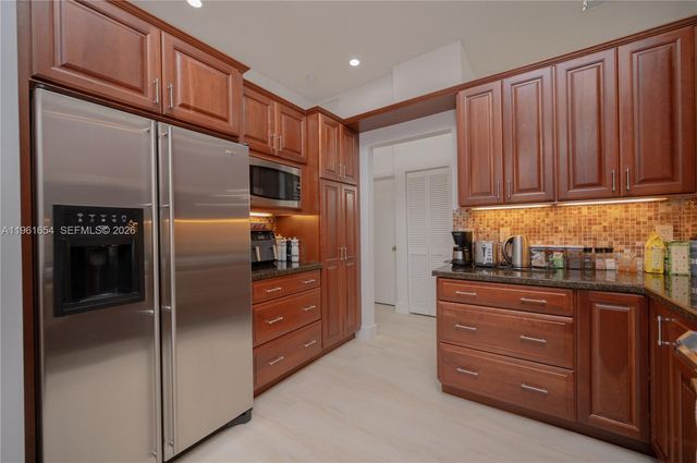 2621 Oakbrook Ln, Weston, FL 33332