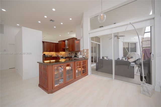 2621 Oakbrook Ln, Weston, FL 33332