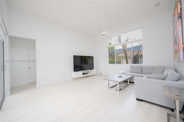 2621 Oakbrook Ln, Weston, FL 33332