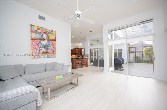 2621 Oakbrook Ln, Weston, FL 33332