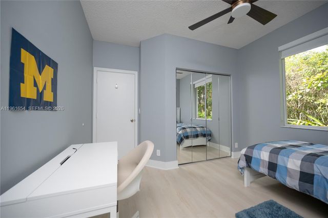 2621 Oakbrook Ln, Weston, FL 33332