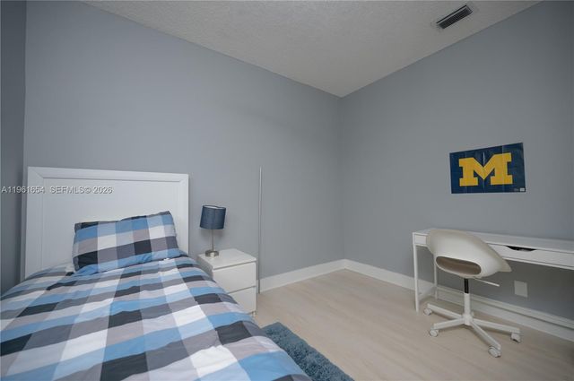 2621 Oakbrook Ln, Weston, FL 33332