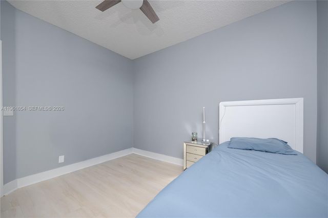 2621 Oakbrook Ln, Weston, FL 33332