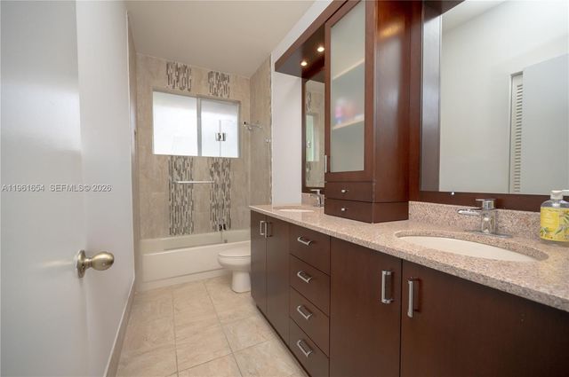 2621 Oakbrook Ln, Weston, FL 33332