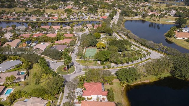 2621 Oakbrook Ln, Weston, FL 33332
