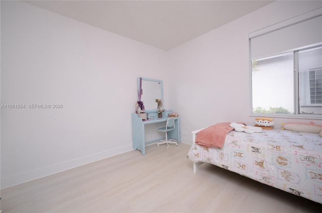 2621 Oakbrook Ln, Weston, FL 33332