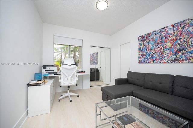 2621 Oakbrook Ln, Weston, FL 33332