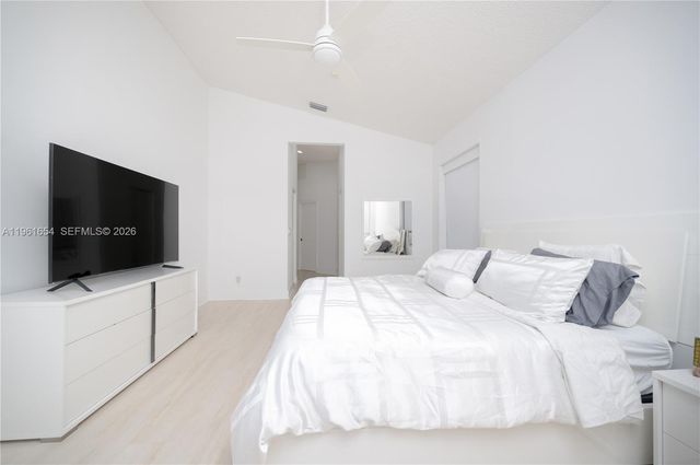 2621 Oakbrook Ln, Weston, FL 33332