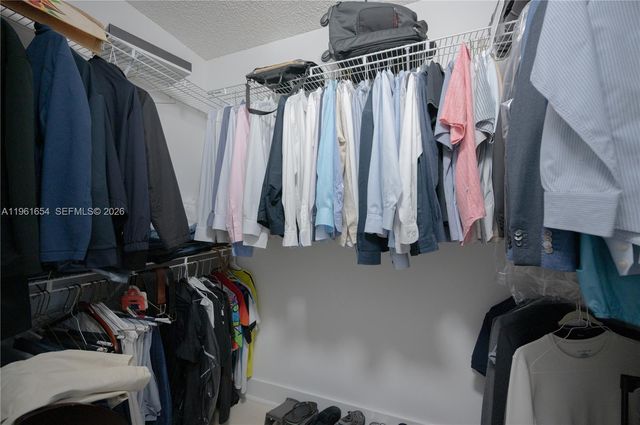 2621 Oakbrook Ln, Weston, FL 33332