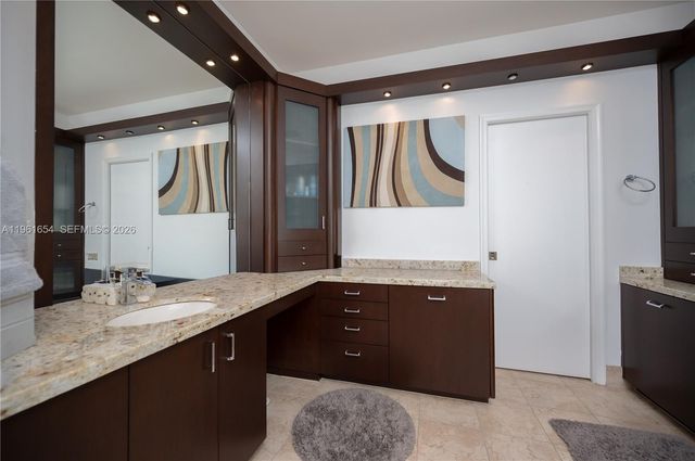 2621 Oakbrook Ln, Weston, FL 33332