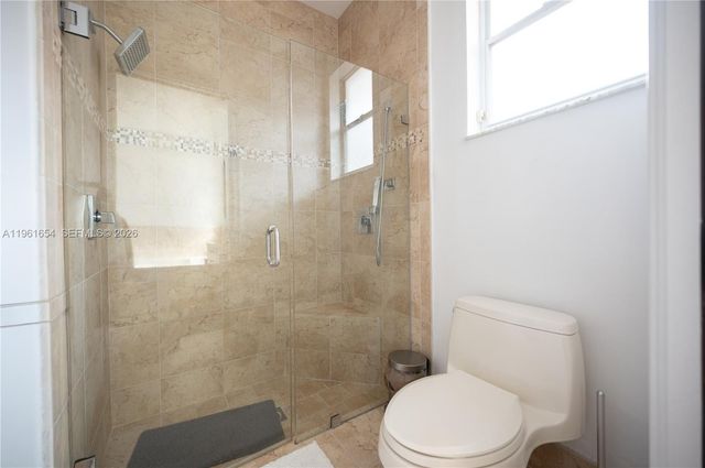 2621 Oakbrook Ln, Weston, FL 33332