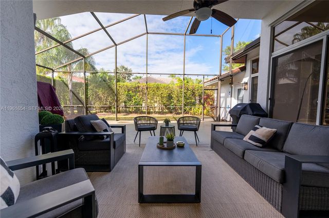 2621 Oakbrook Ln, Weston, FL 33332