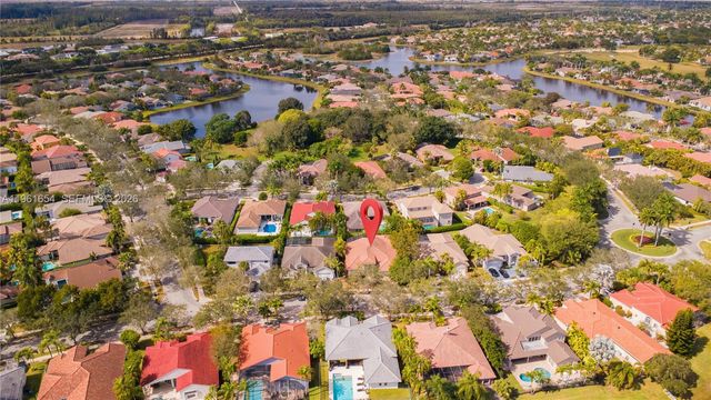 2621 Oakbrook Ln, Weston, FL 33332