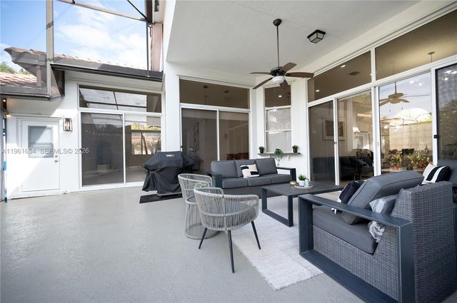 2621 Oakbrook Ln, Weston, FL 33332