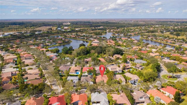 2621 Oakbrook Ln, Weston, FL 33332