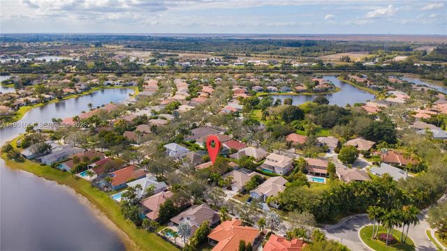 2621 Oakbrook Ln, Weston, FL 33332