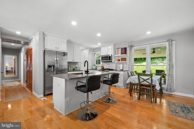 6109 LEEWOOD DR, Alexandria, VA 22310