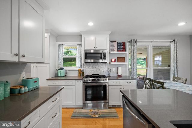 6109 LEEWOOD DR, Alexandria, VA 22310