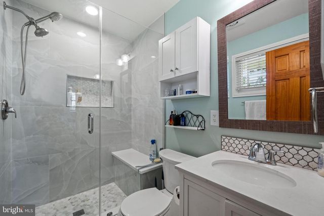 6109 LEEWOOD DR, Alexandria, VA 22310