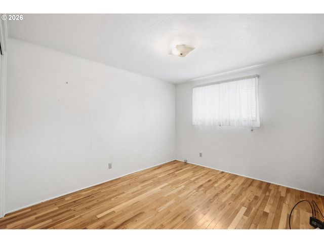 1318 Quinalt St, Springfield, OR 97477