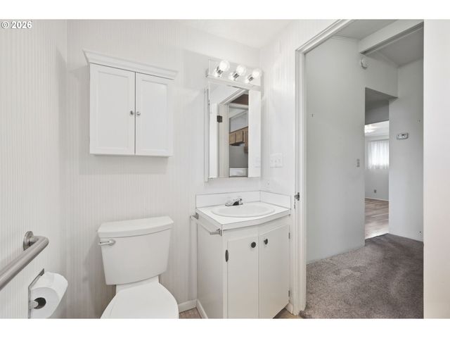 1318 Quinalt St, Springfield, OR 97477