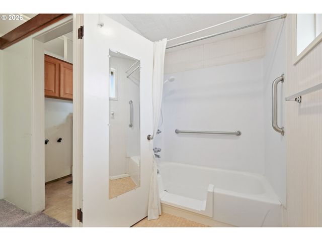 1318 Quinalt St, Springfield, OR 97477