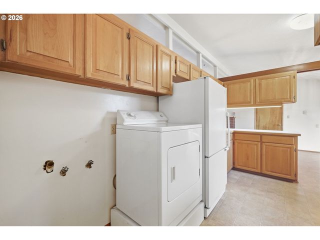 1318 Quinalt St, Springfield, OR 97477
