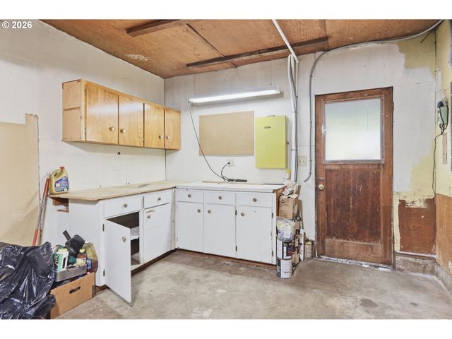 1318 Quinalt St, Springfield, OR 97477