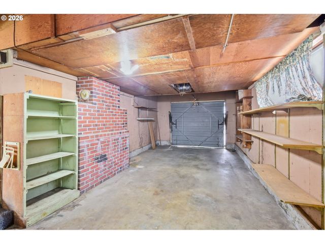 1318 Quinalt St, Springfield, OR 97477
